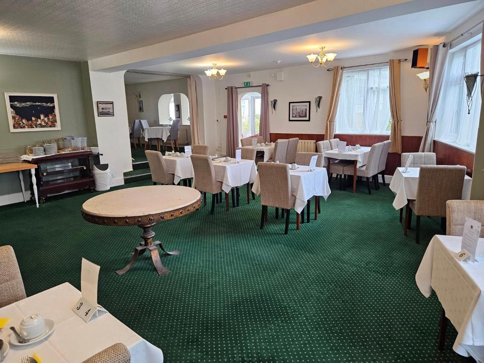 Le Chene Hotel Saint Peter Port Екстериор снимка